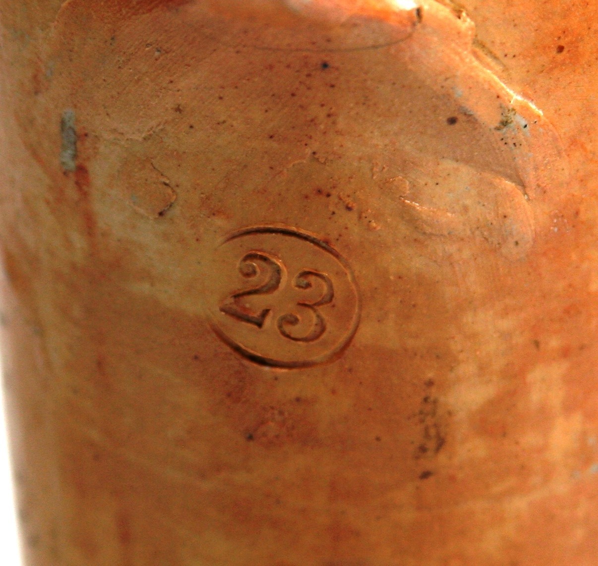 Nog een foto van  Steengoed geglazuurd:mineraalwaterfles