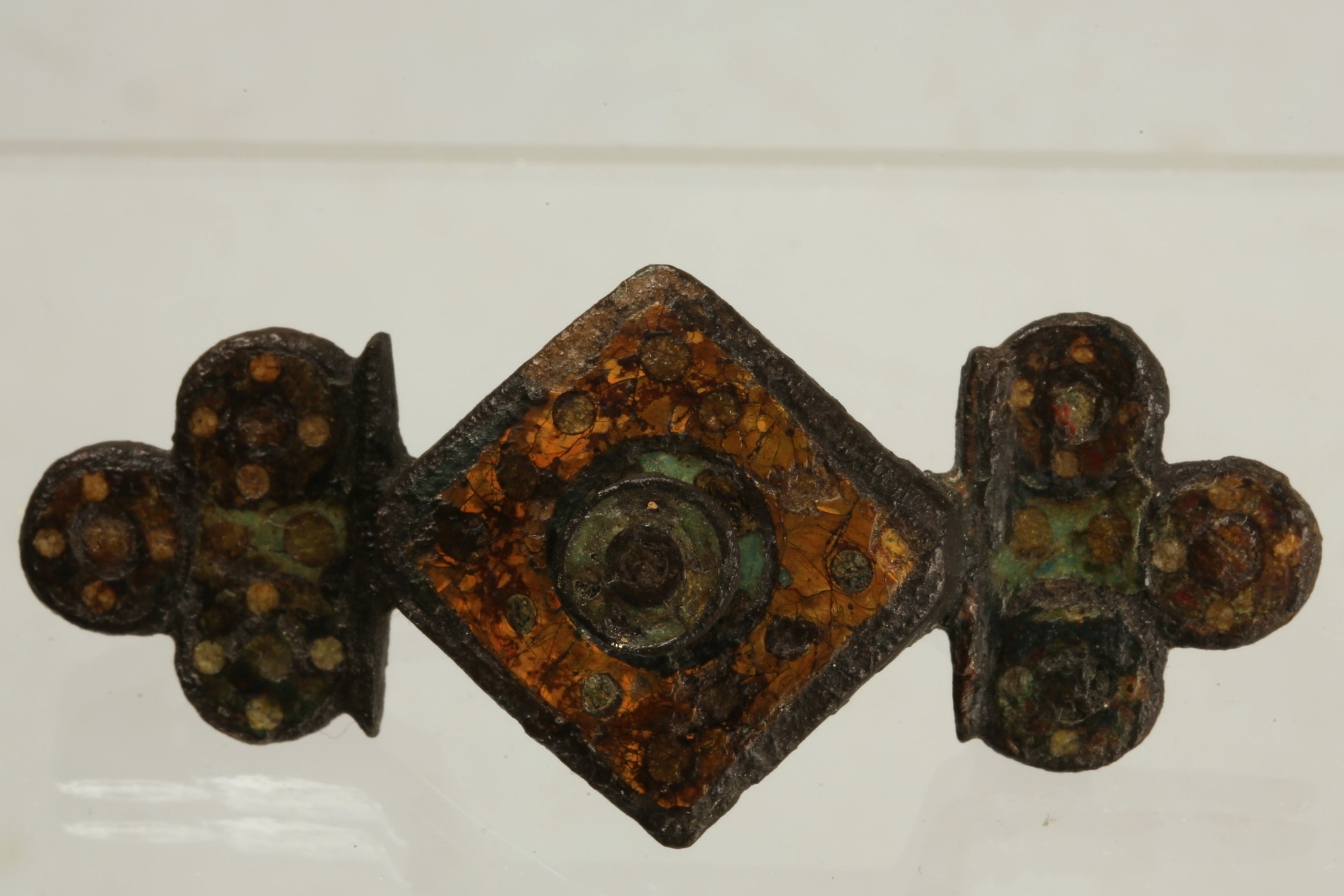 Foto van figuren-schijffibula