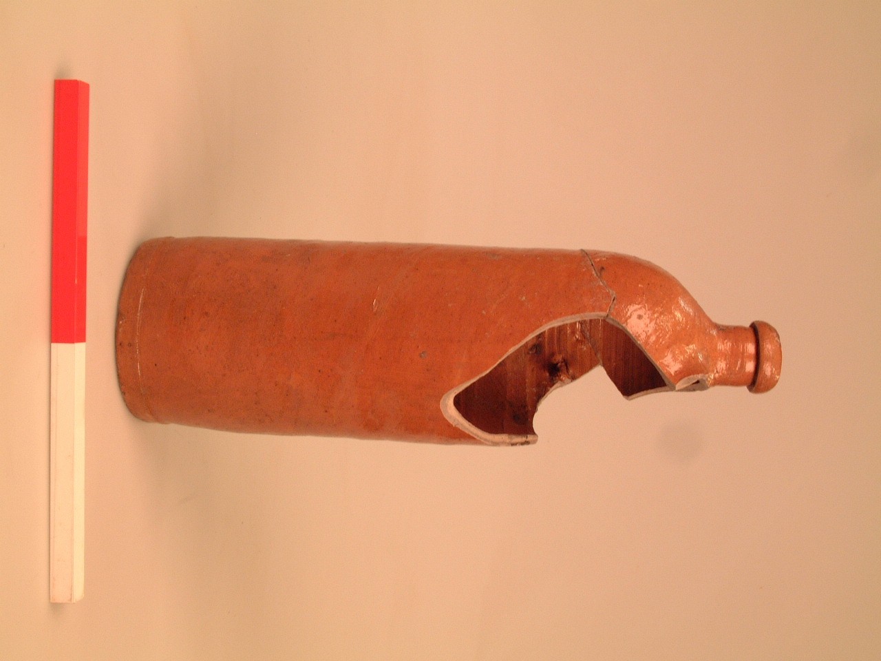 Nog een foto van  Steengoed geglazuurd:mineraalwaterfles