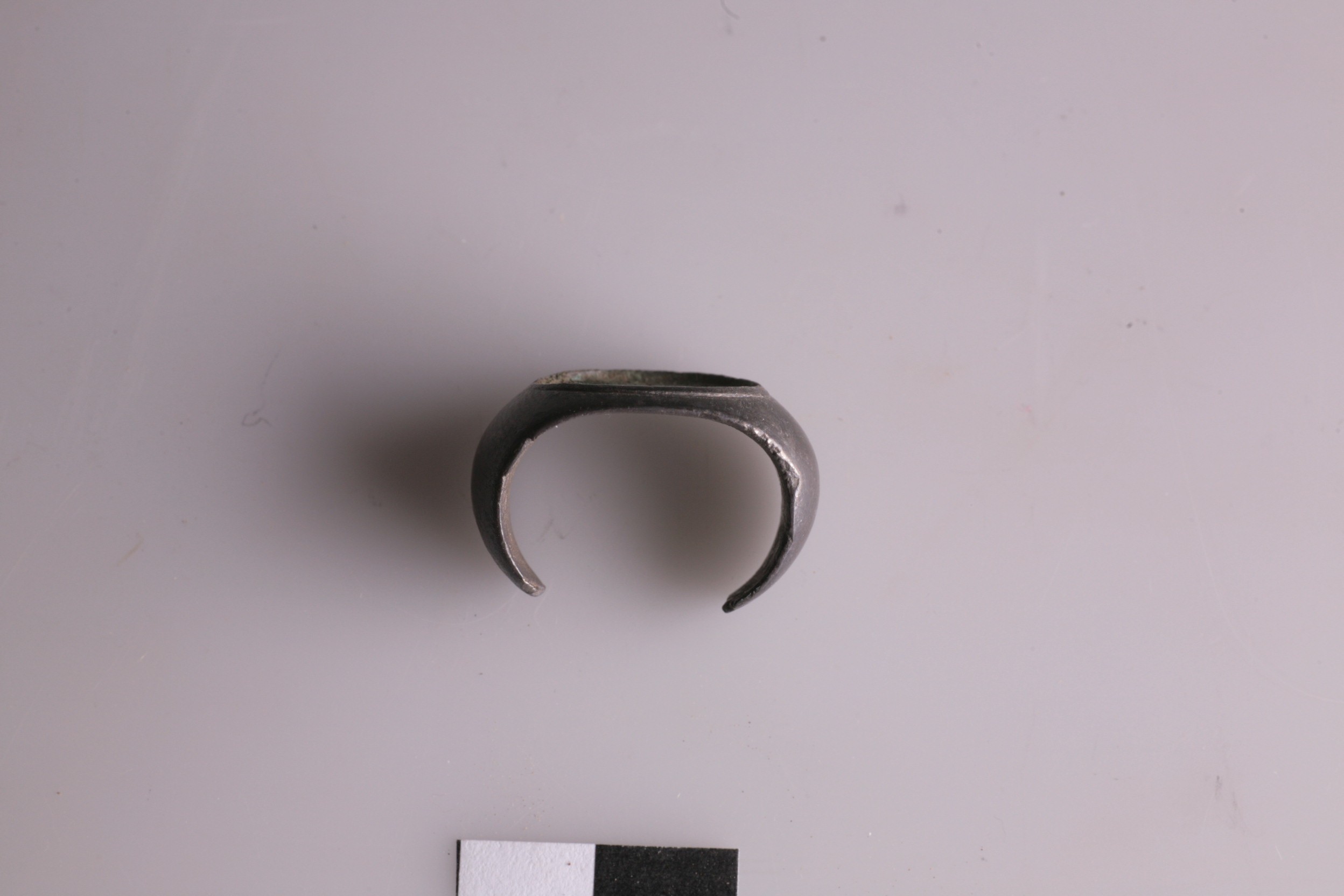 Nog een foto van  zegelring/ring met steen