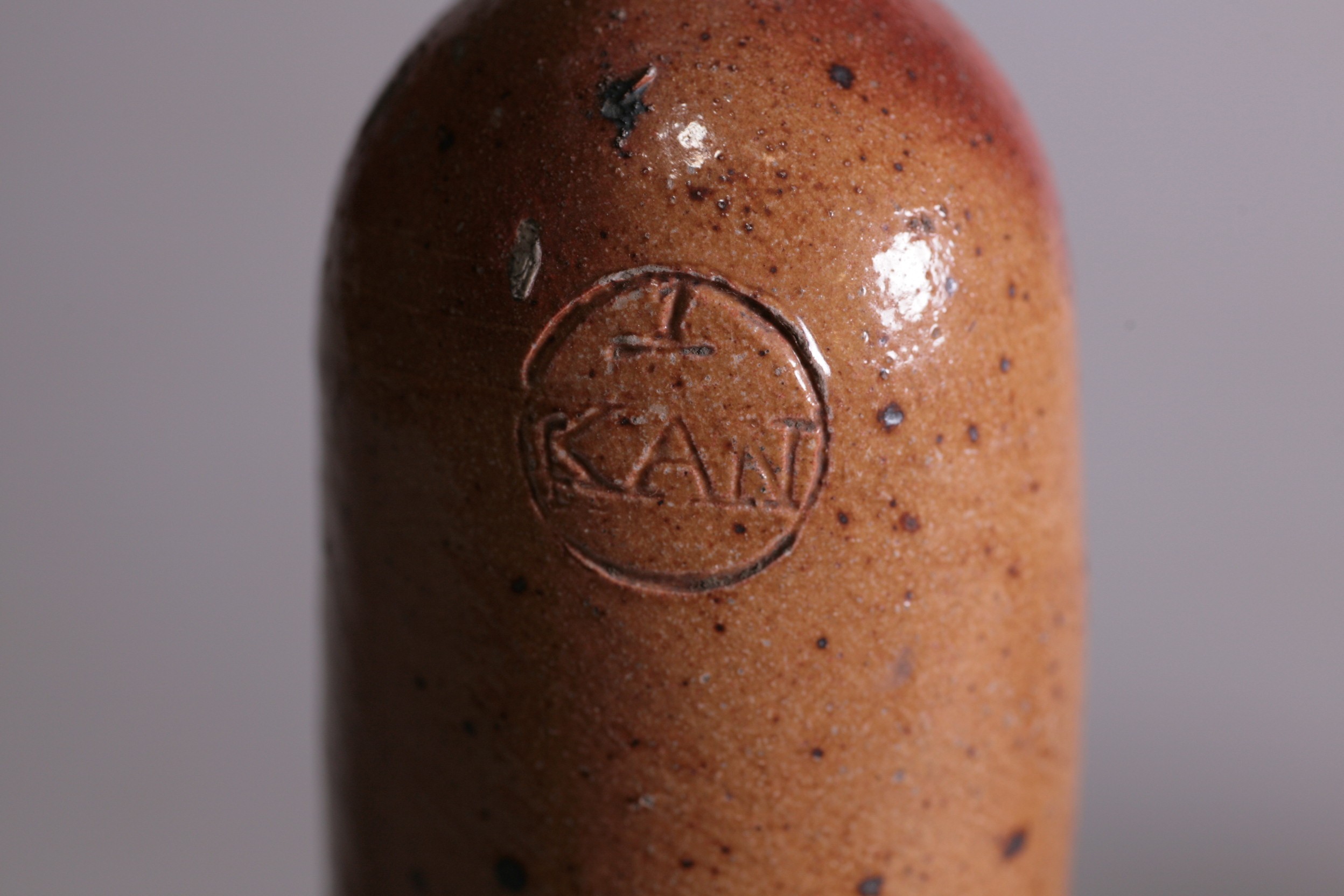 Nog een foto van  Steengoed geglazuurd:mineraalwaterfles