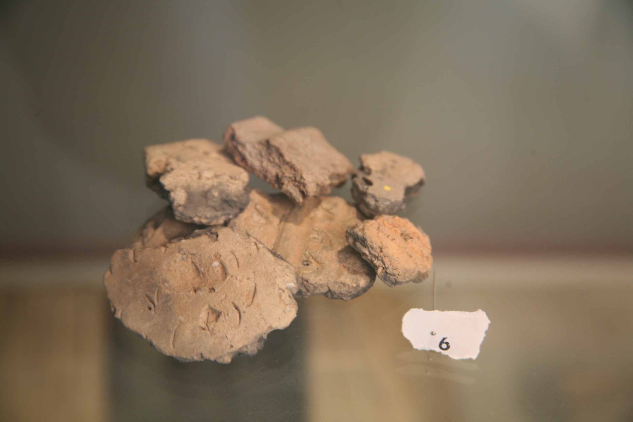 Nog een foto van  Aardewerk, handgevormd