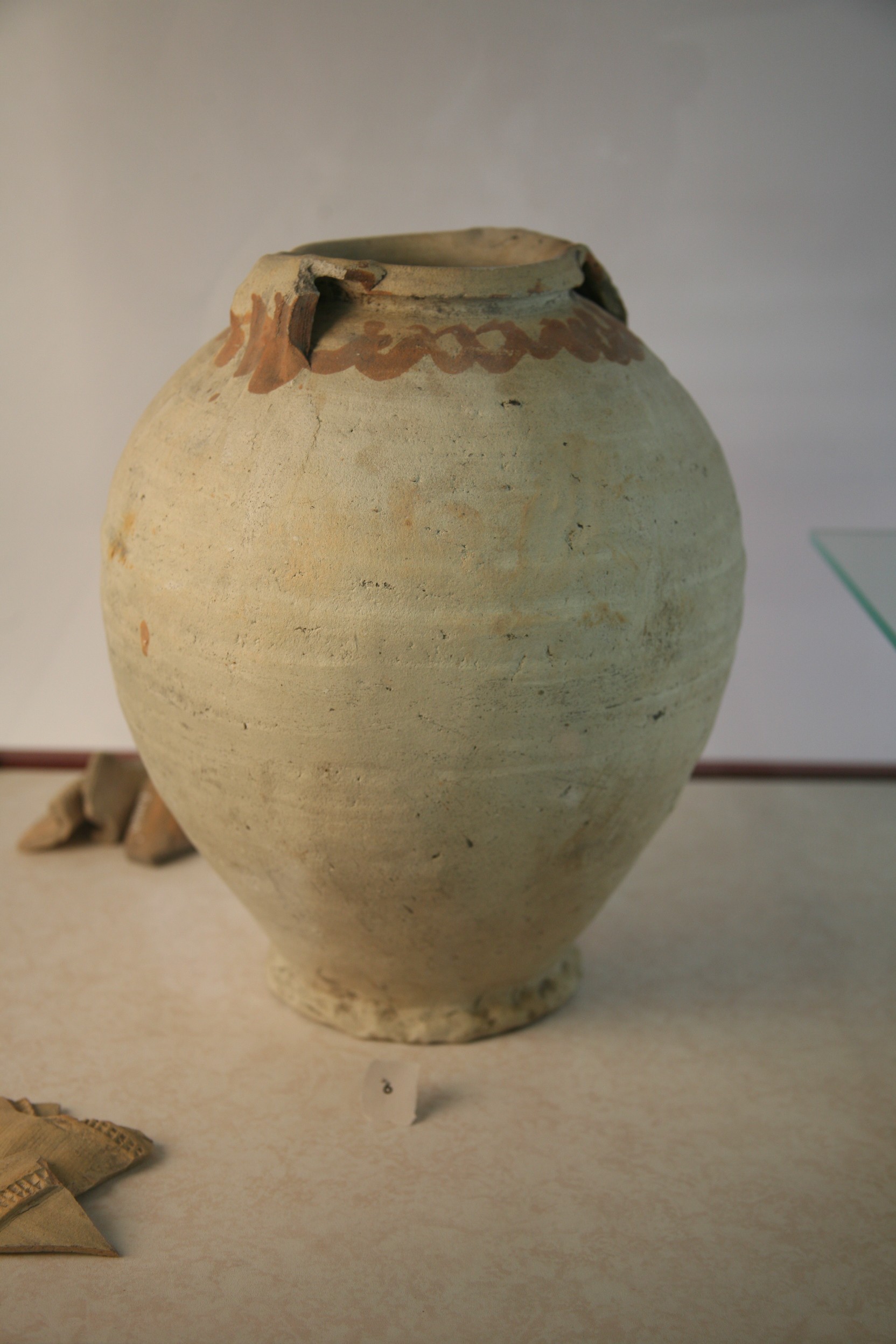 Nog een foto van  Pingsdorf geelwitbakkend:pot, bolvormig