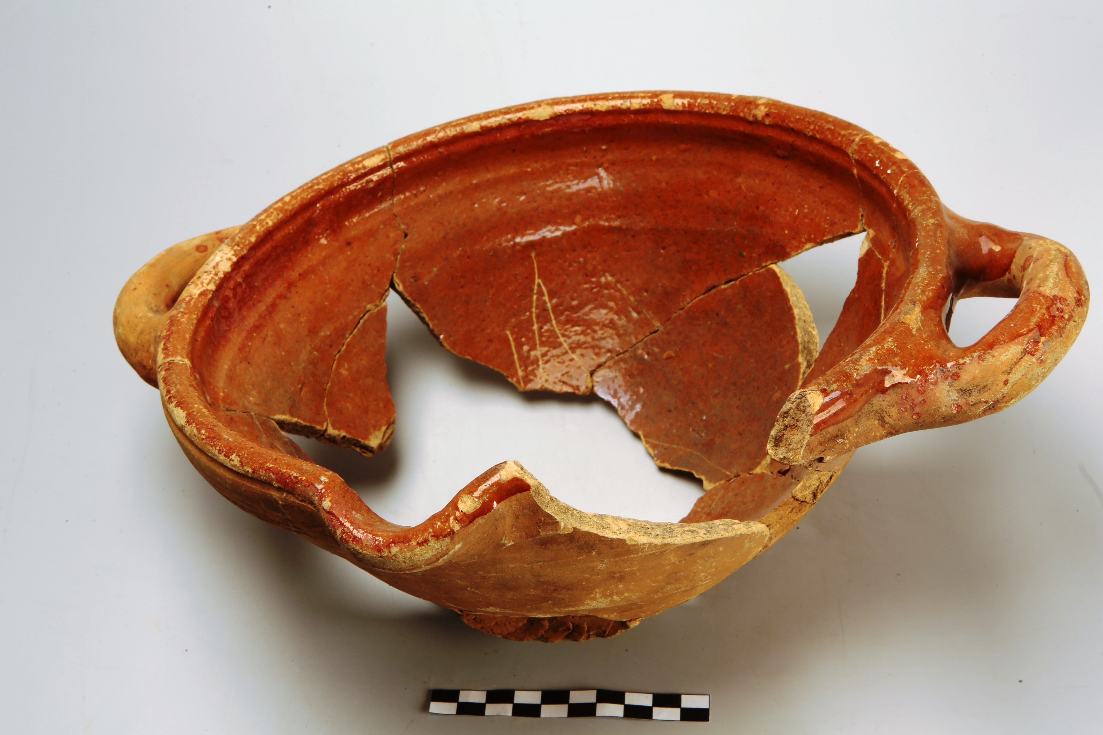 Nog een foto van  Roodbakkend geglazuurd:kom/(voet)schaal