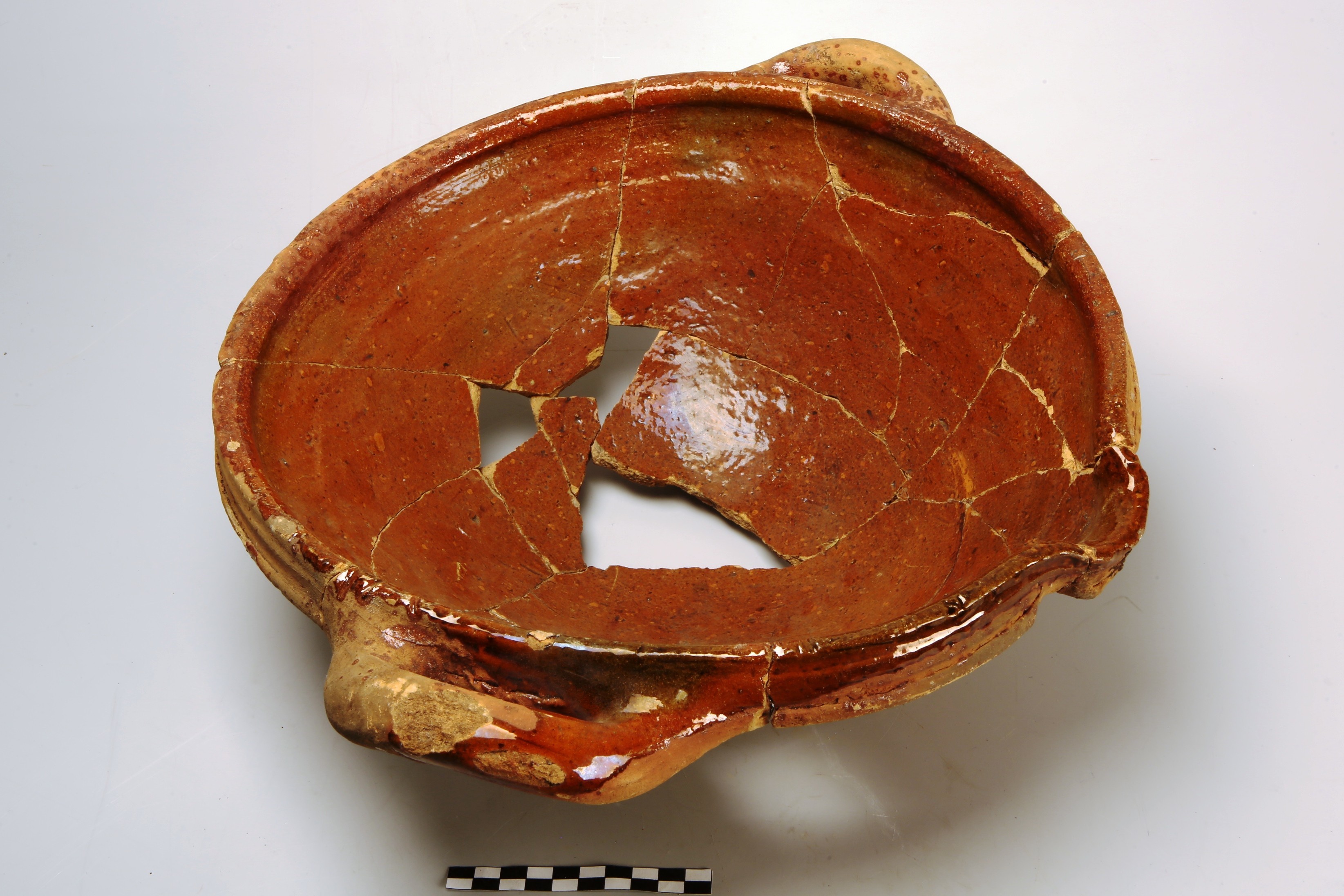 Nog een foto van  Roodbakkend geglazuurd:kom/(voet)schaal