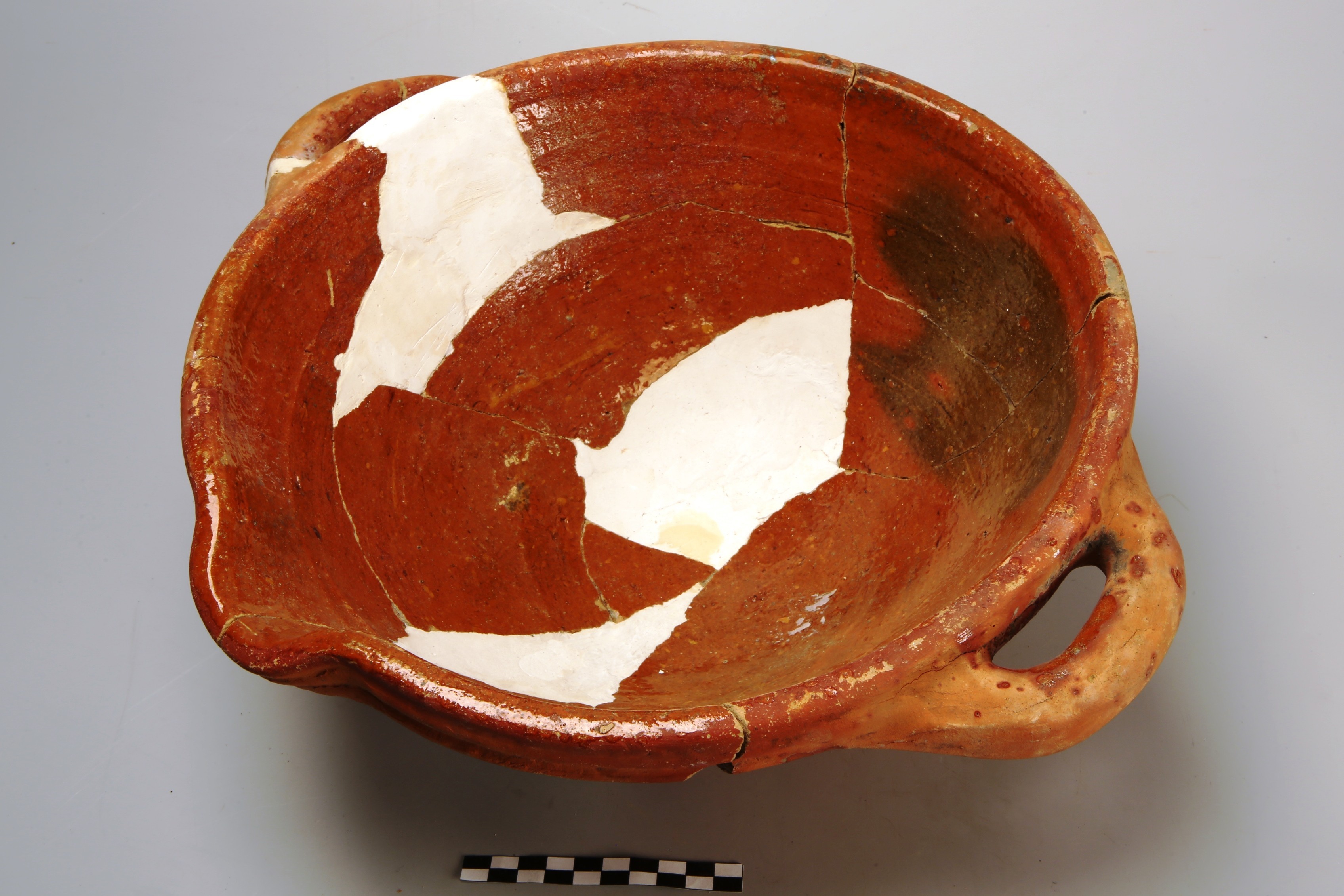 Nog een foto van  Roodbakkend geglazuurd:kom/(voet)schaal