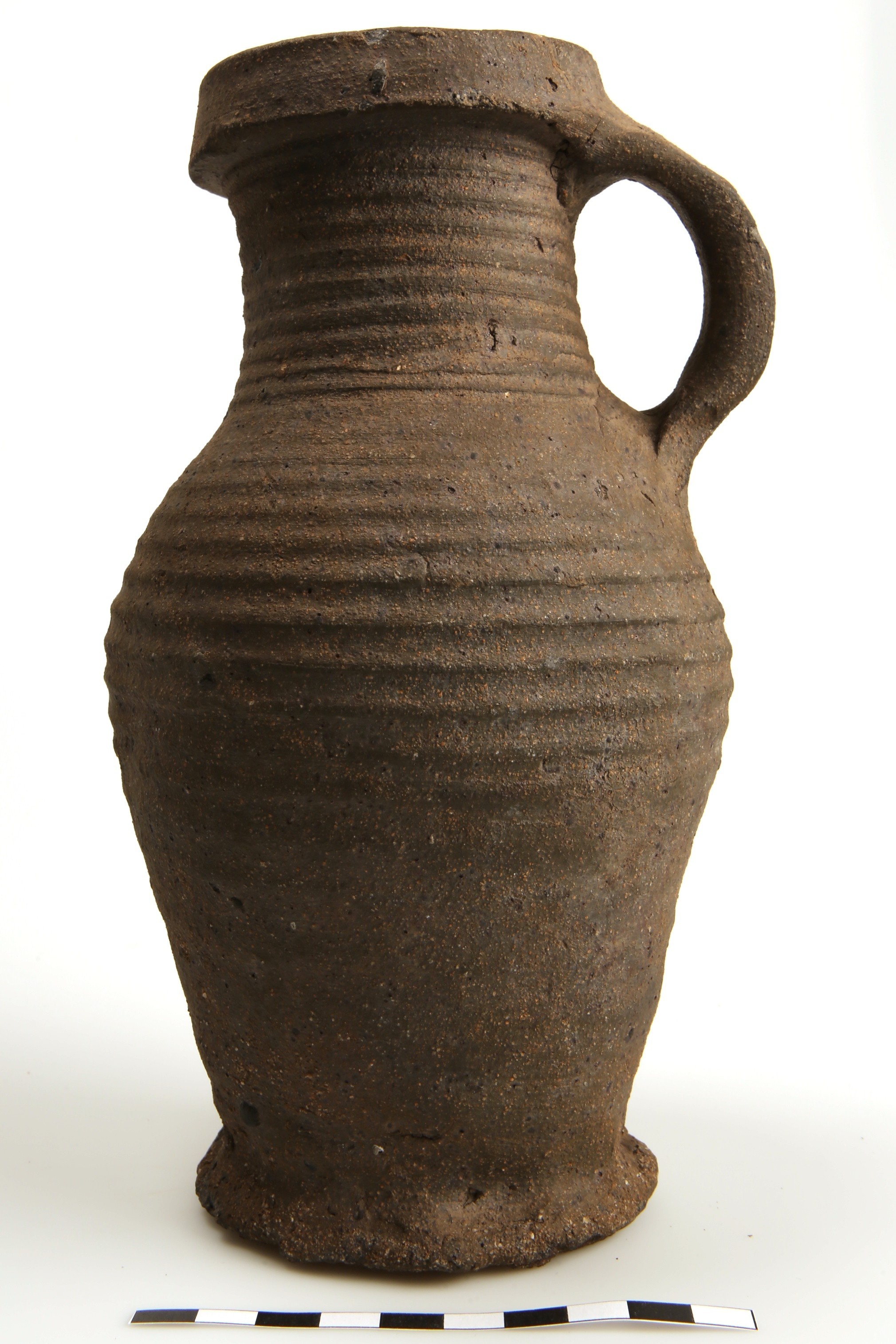 Nog een foto van  Proto-steengoed:kan