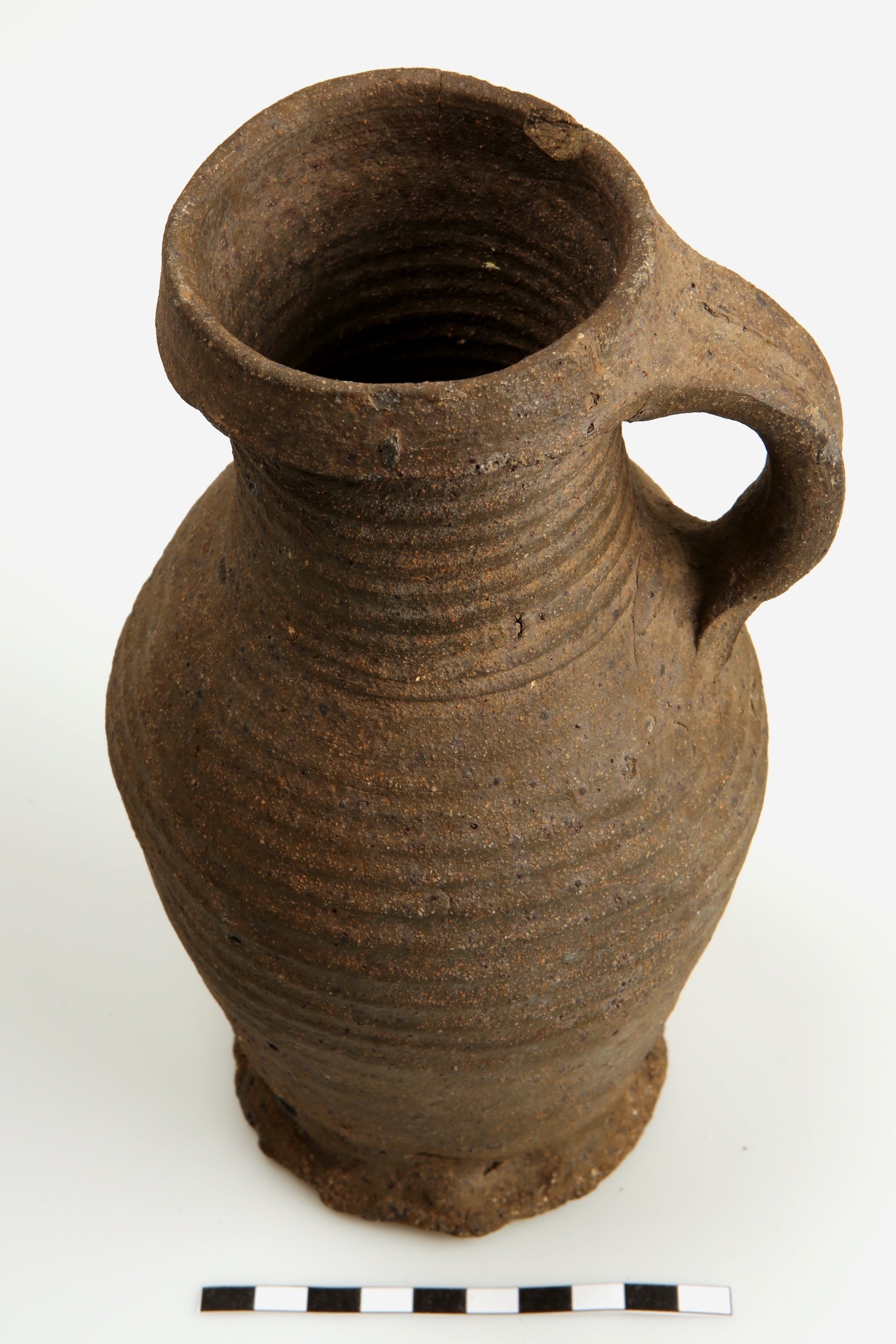 Nog een foto van  Proto-steengoed:kan