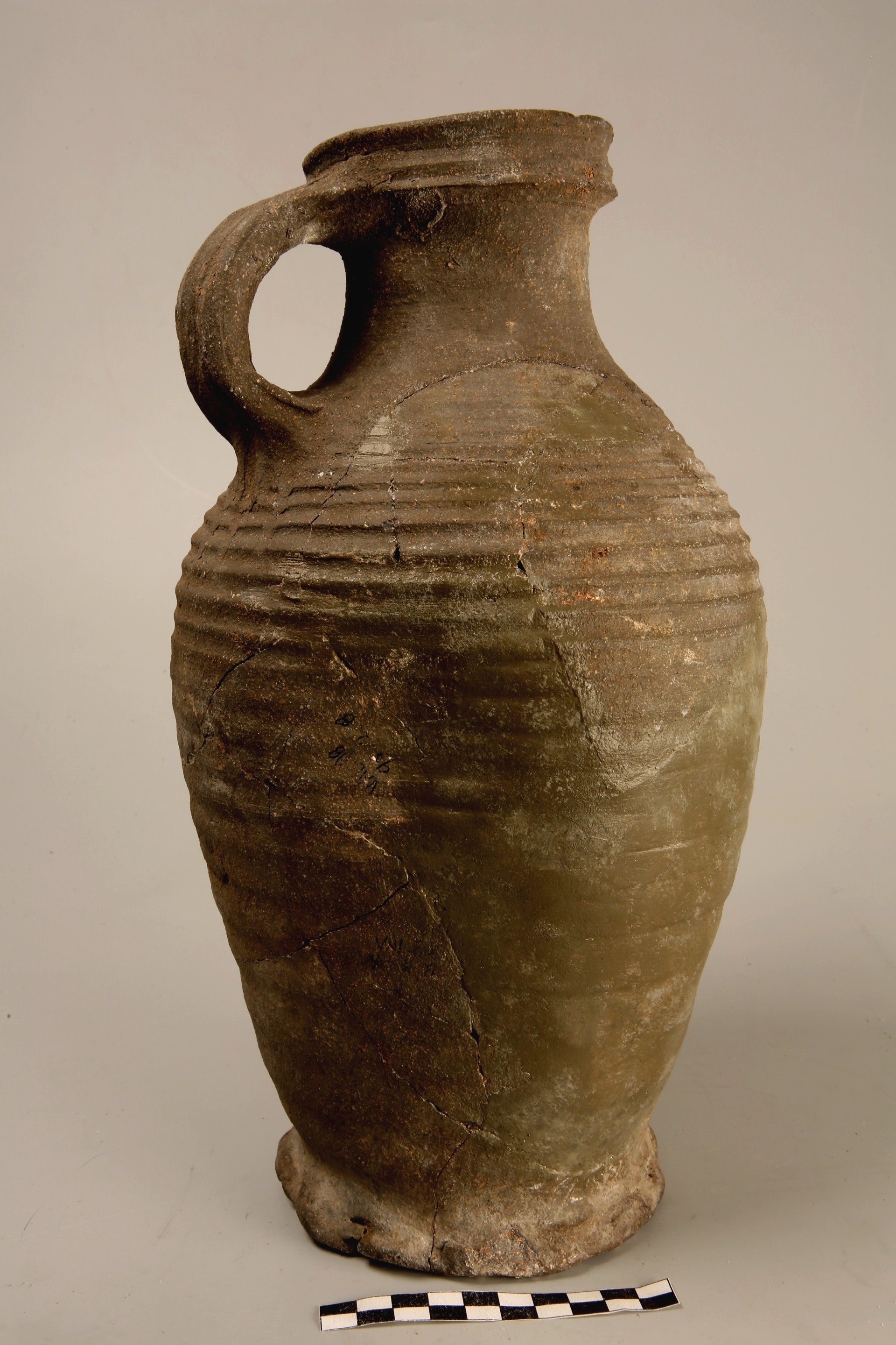 Nog een foto van  Proto-steengoed:kan