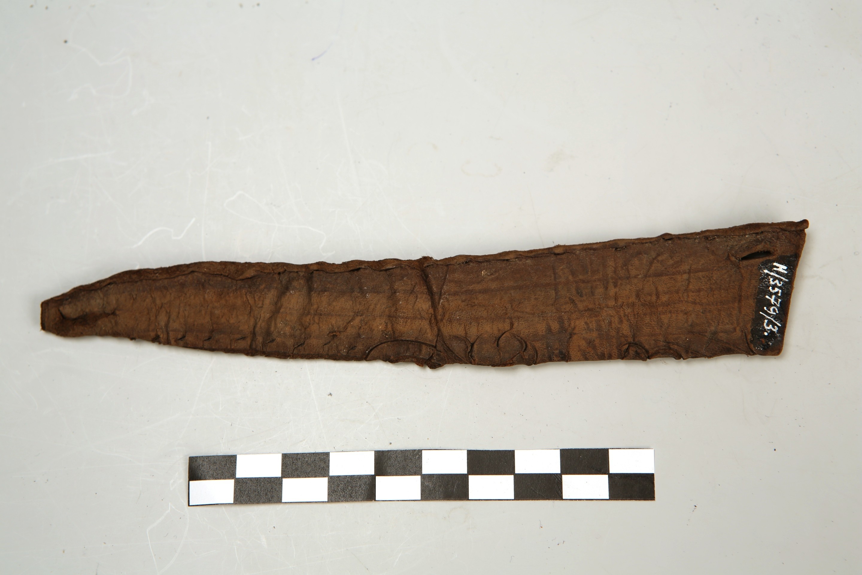 Nog een foto van  Schede (dolk, zwaard of mes)