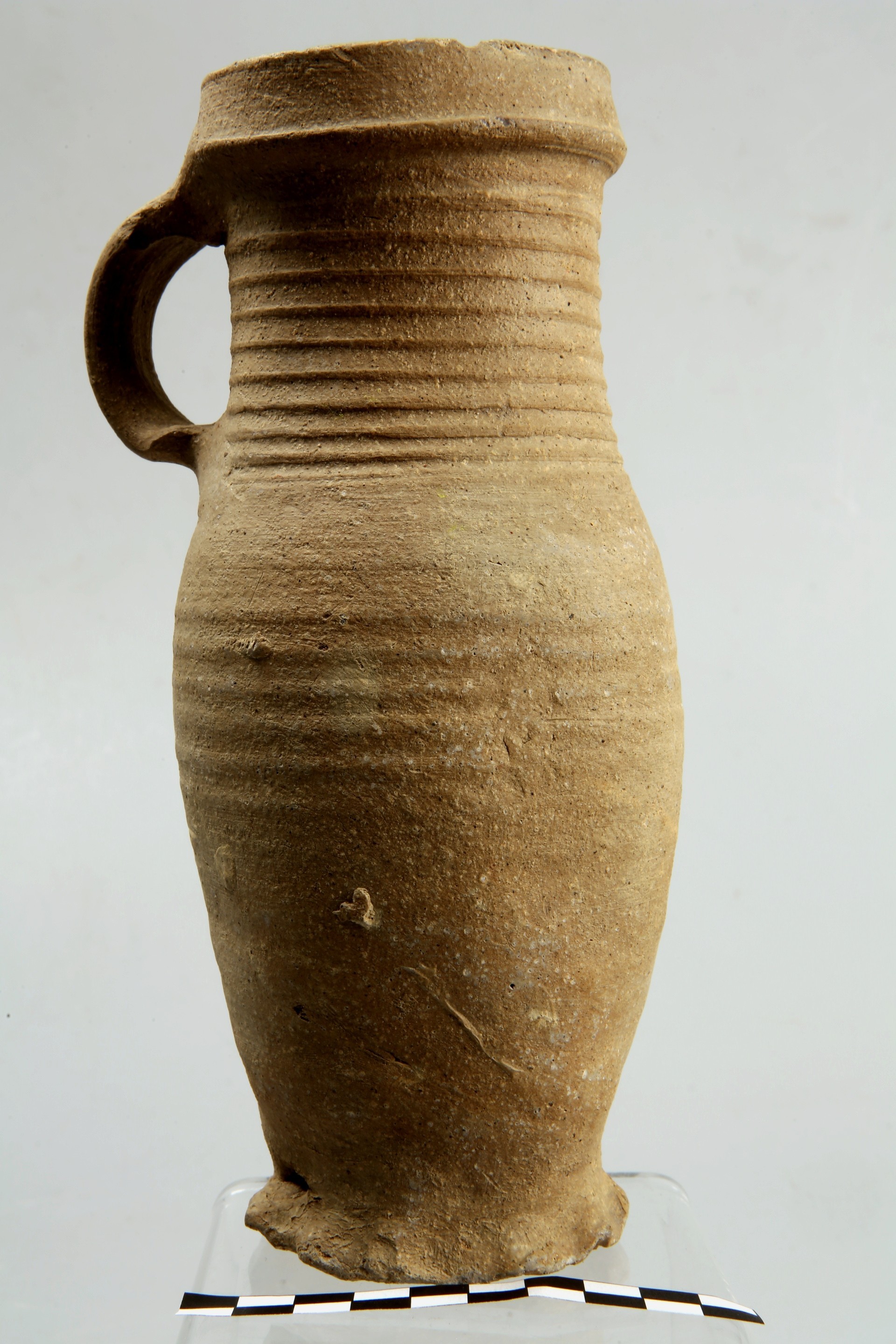 Nog een foto van  Proto-steengoed:kan