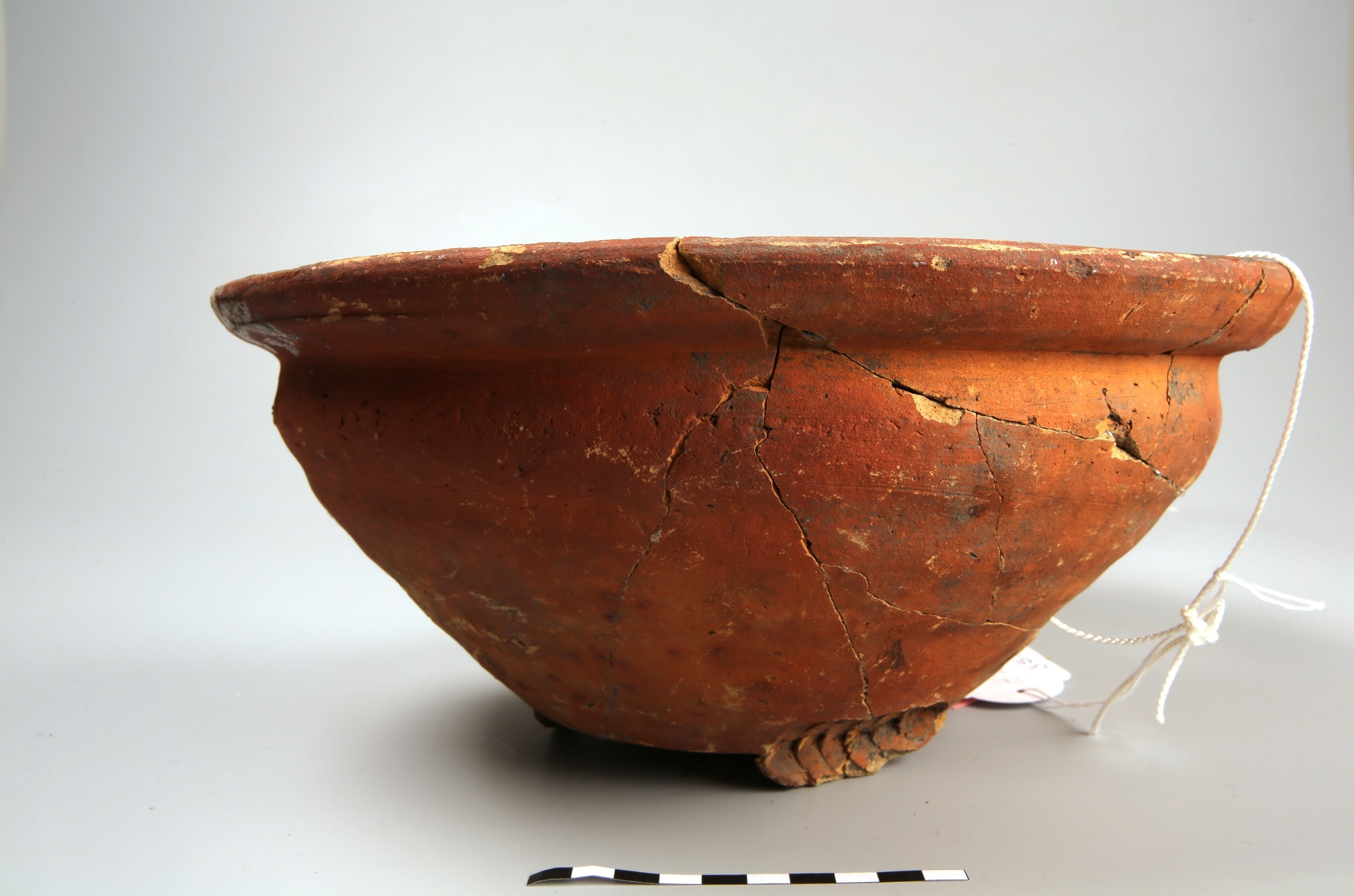 Foto van Roodbakkend geglazuurd:kom/(voet)schaal