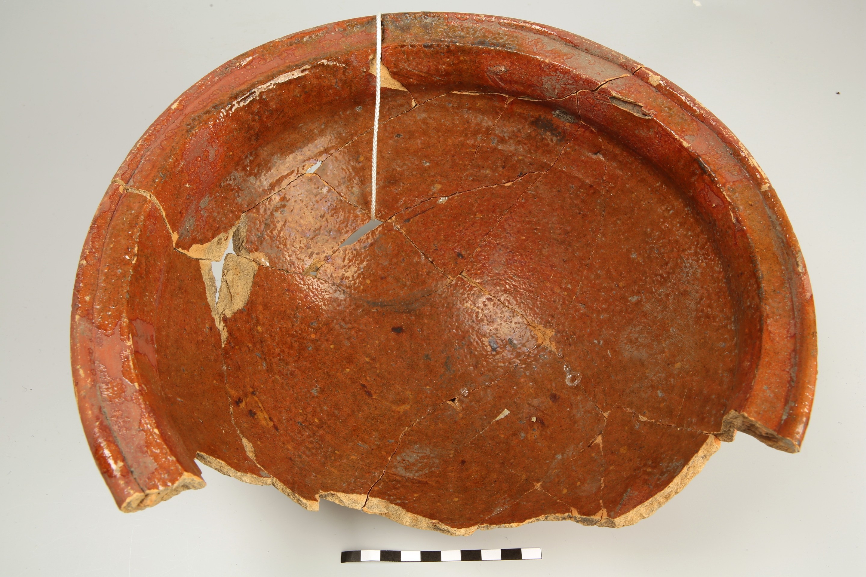 Nog een foto van  Roodbakkend geglazuurd:kom/(voet)schaal