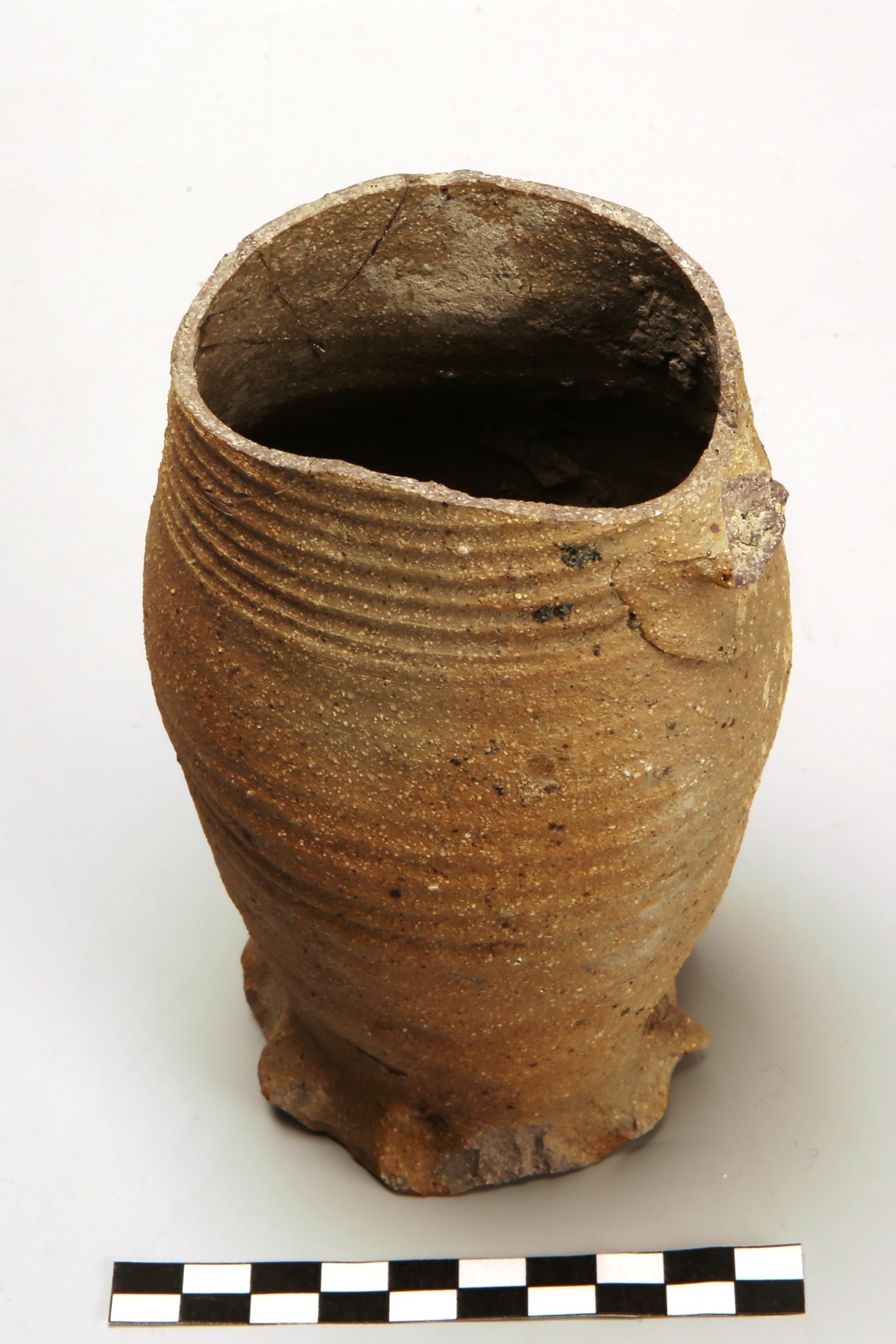 Nog een foto van  Proto-steengoed:kan