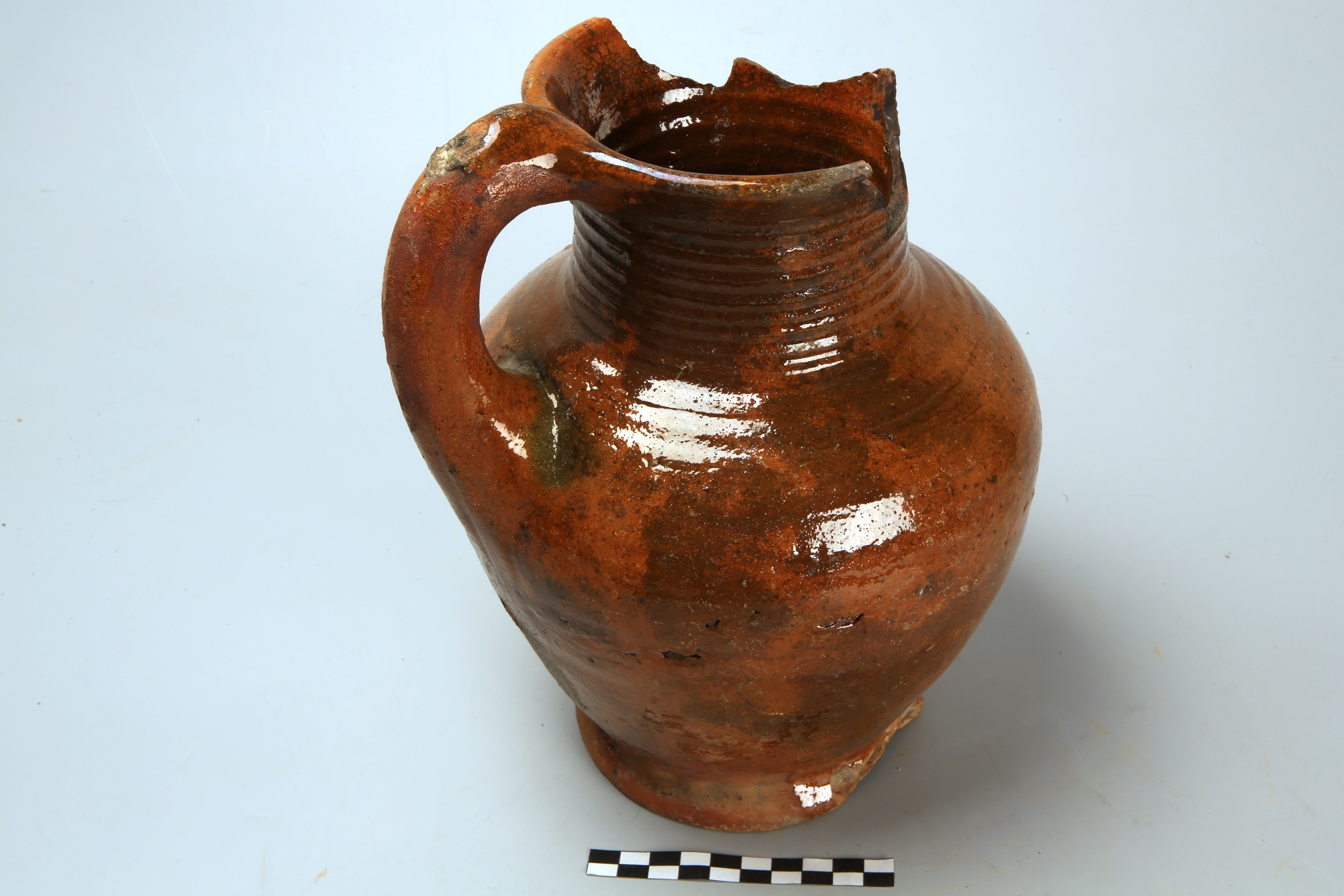 Nog een foto van  Roodbakkend geglazuurd:kan