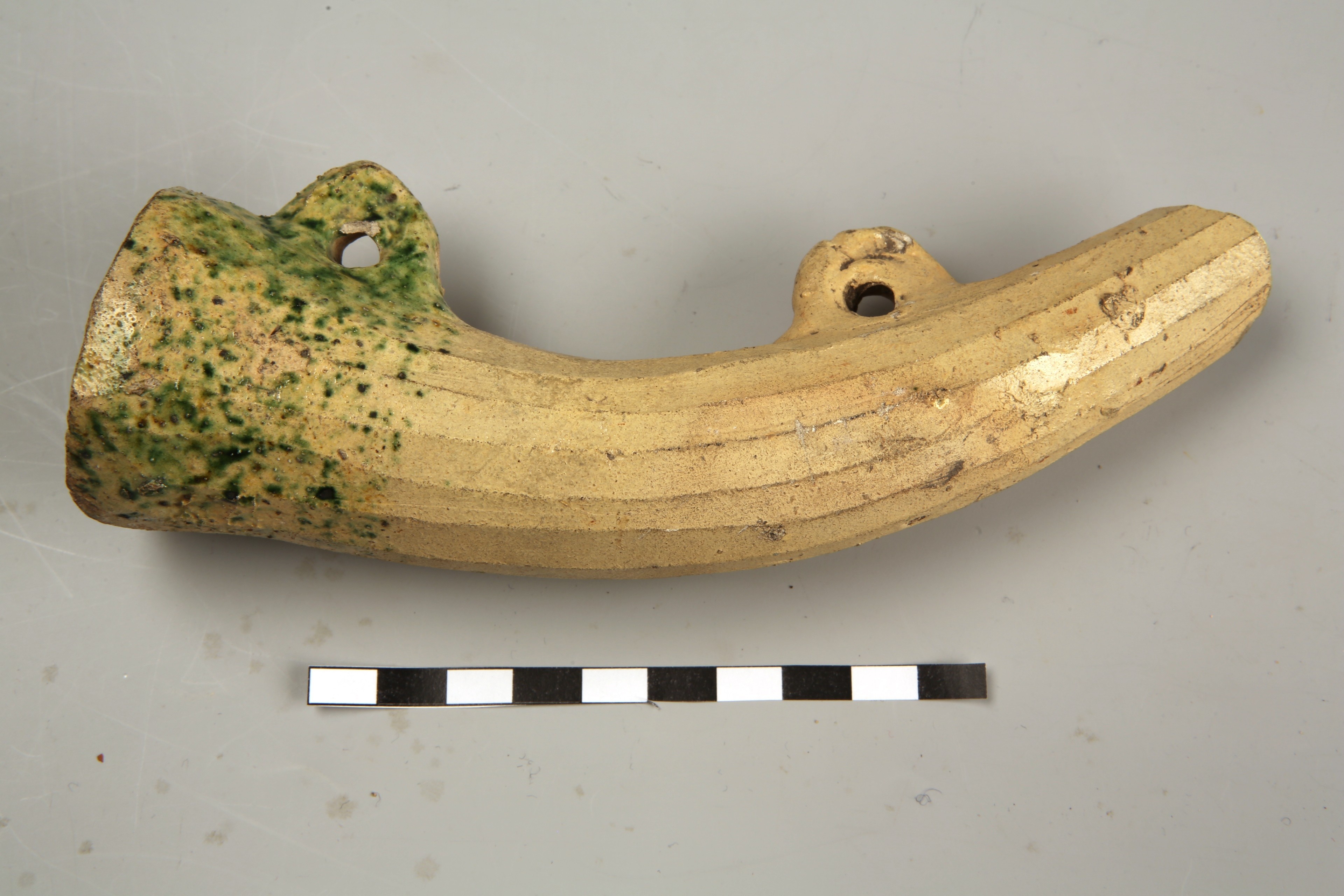 Foto van Witbakkend geglazuurd aardewerk