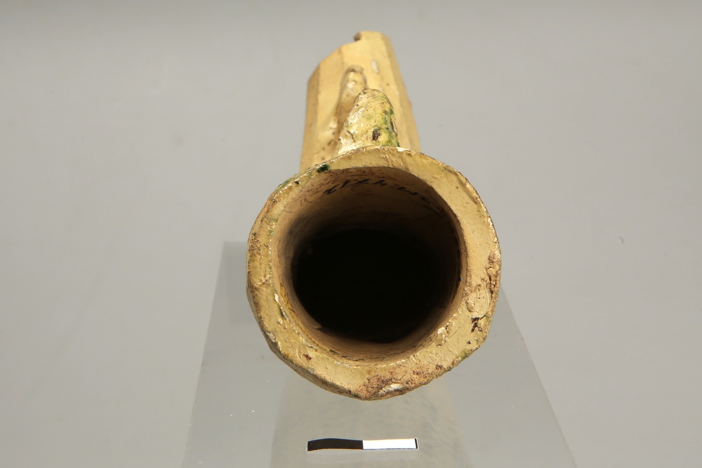 Nog een foto van  Witbakkend geglazuurd aardewerk