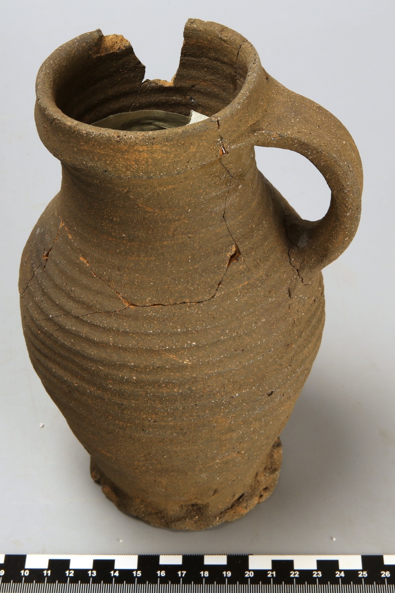 Nog een foto van  Proto-steengoed:kan