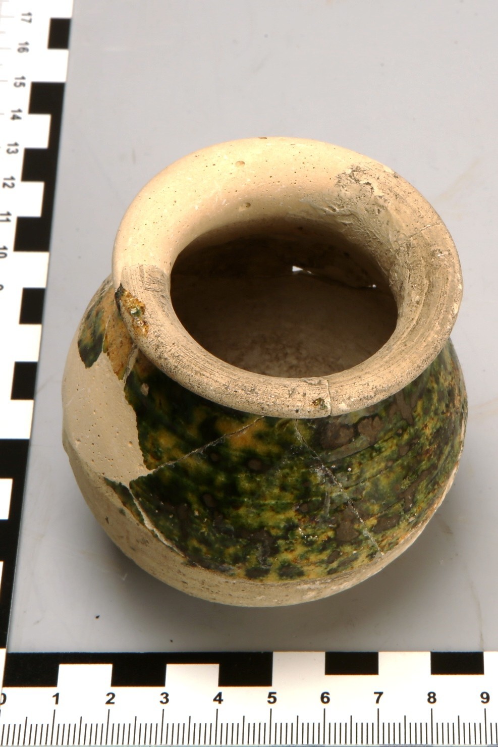 Nog een foto van  Andenne:pot, bolvormig